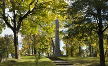 Obeliskas Sankt Peterburgo-Varšuvos traktui atminti
