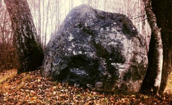 Mitologinis akmuo „Raganos sostas“