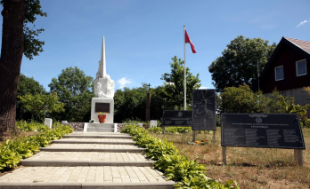 Lietuvos nepriklausomybės paminklas Salake